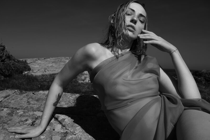 Zoe - Modern Elegance